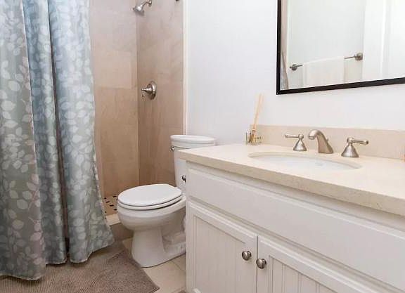 5th image of 409 Poinsettia Ave #B