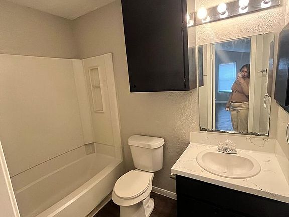 5th image of 2525 Hickory Dr