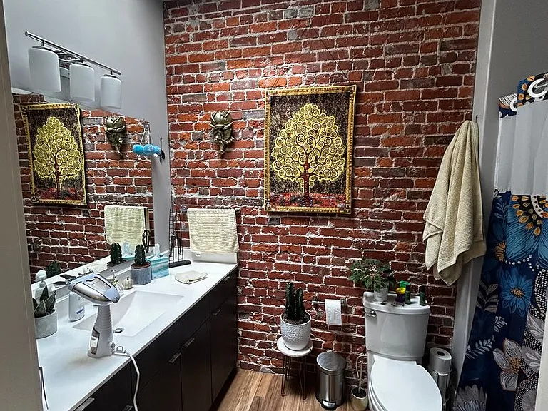 1509 E Superior St — Photo 55