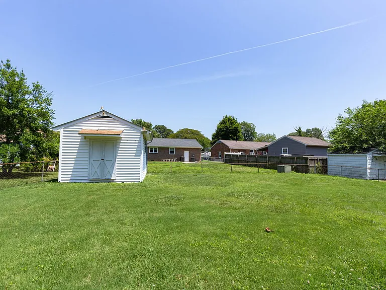 724 Lucas Creek Rd — Photo 24