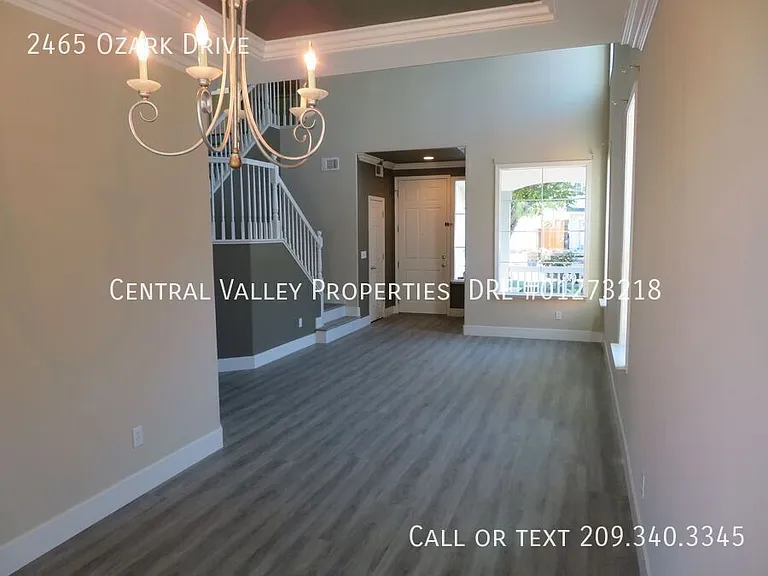 2465 Ozark Dr — Photo 4