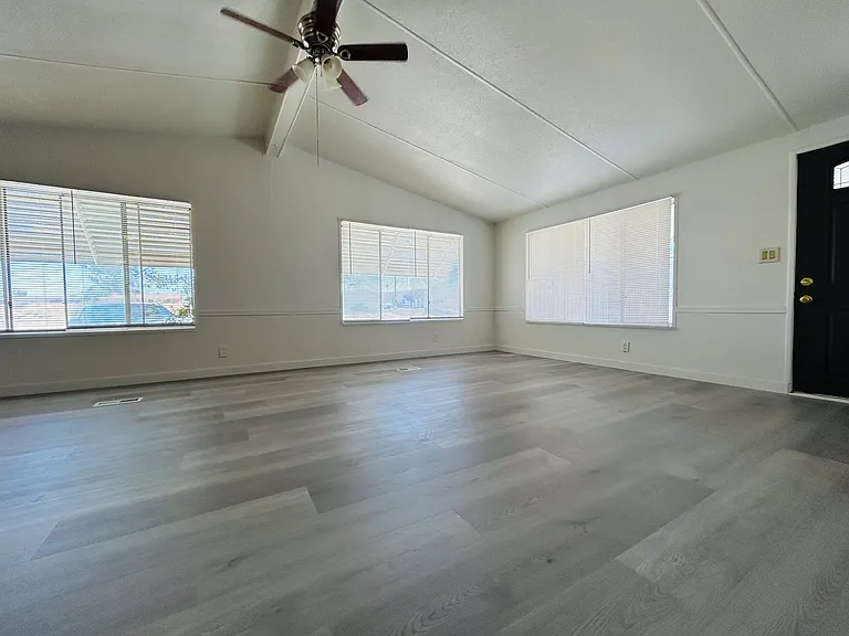 13834 Rodeo Dr — Photo 7