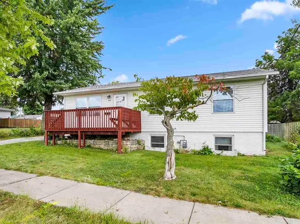 820 S Dubuque St, Solon, IA 52333