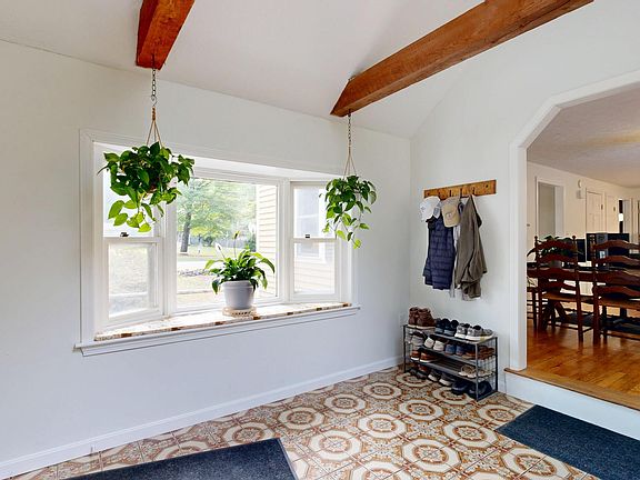 5th image of 332 Dunnell Road