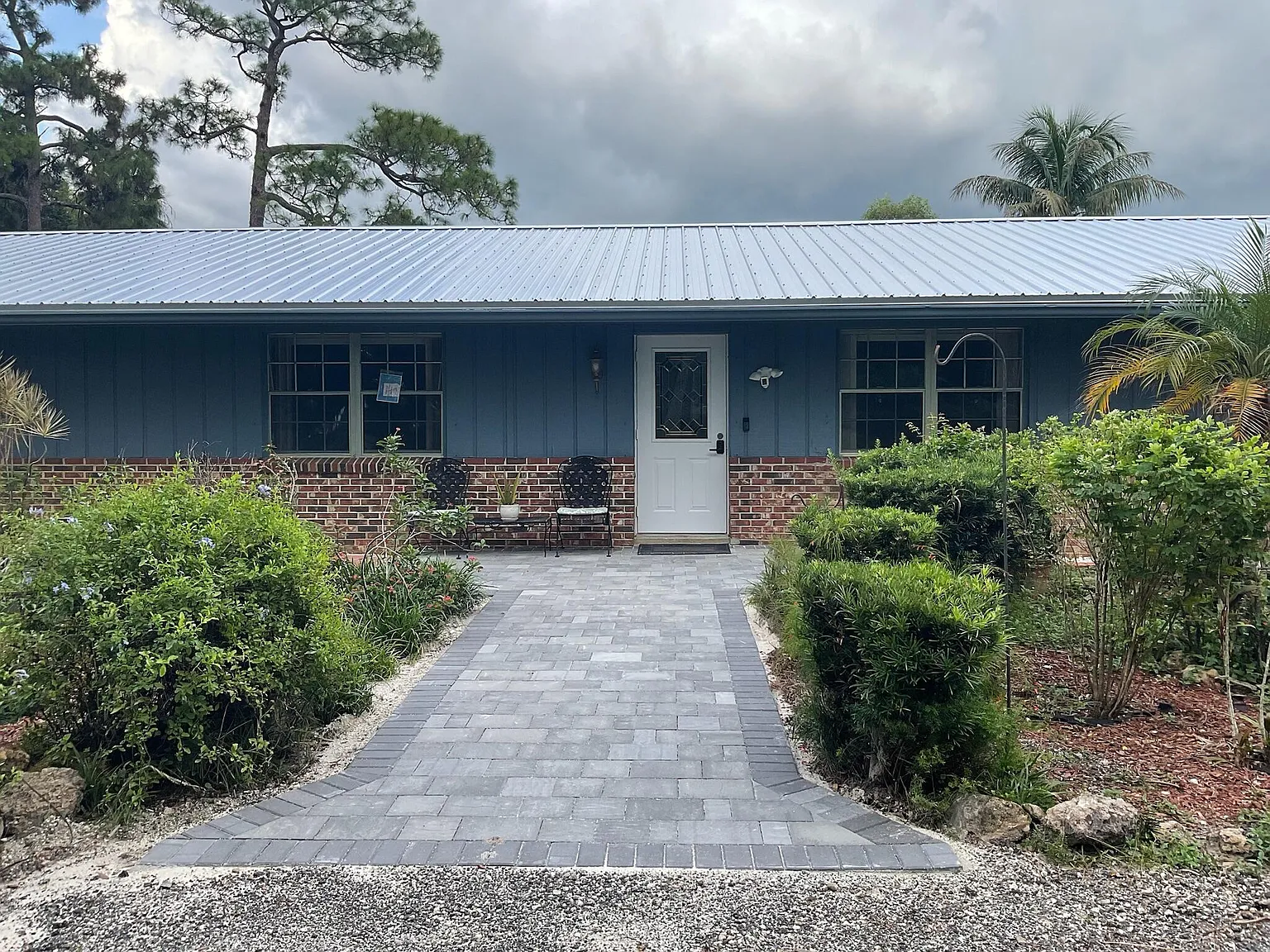 4 bed, 2.0 bath, 2546 sqft, $3,600 — Photo 2