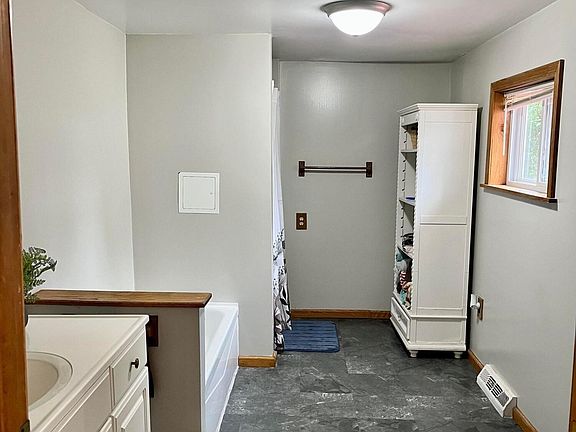 3rd image of 324 W South St
