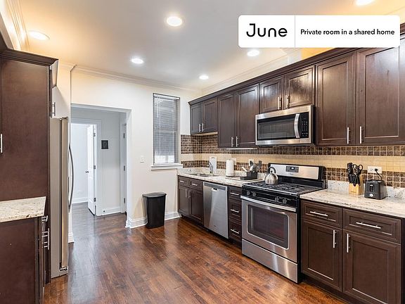 4th image of 3743 N Albany Ave #C