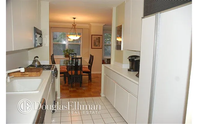 Sold by Douglas Elliman | media 24
