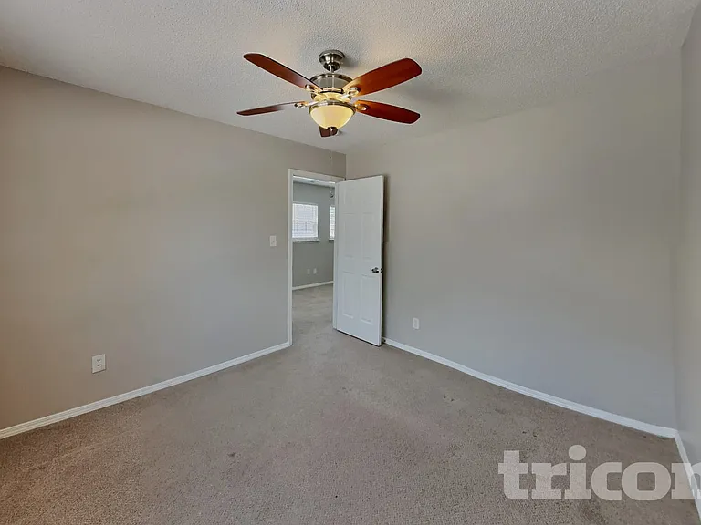 3032 Buttonwood Ln — Photo 8