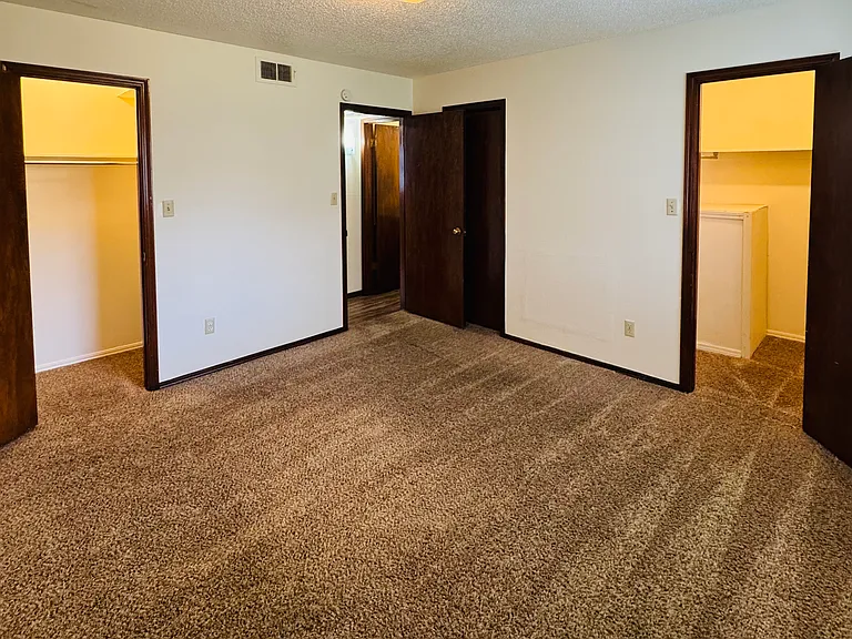 2433 W Eubanks St #8 — Photo 6