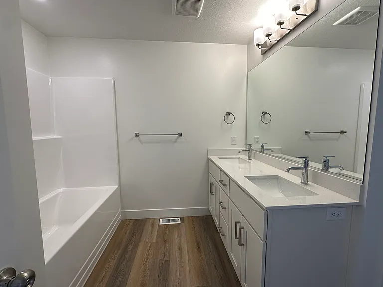 712 W 575 N — Photo 34