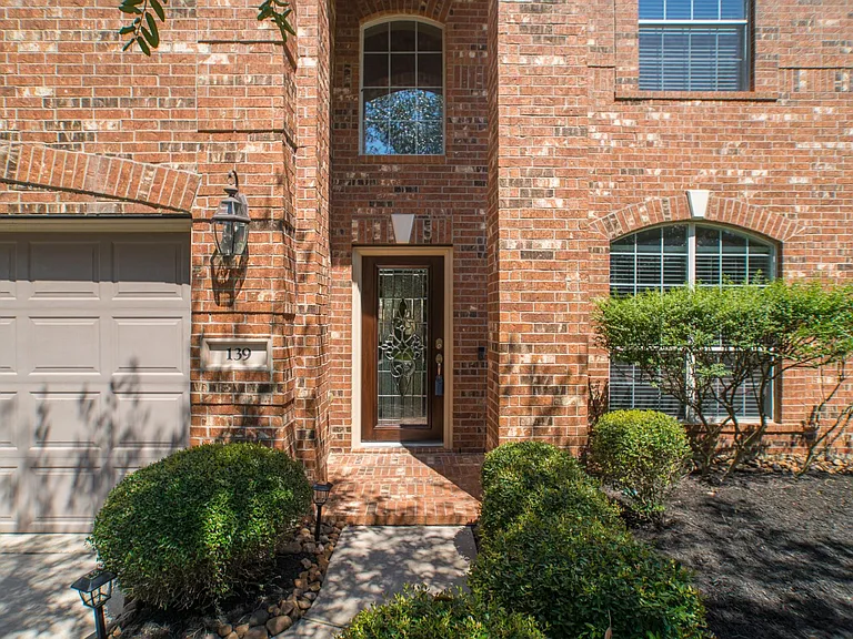 139 S Rocky Point Cir — Photo 2