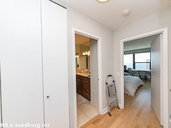 5th image of 1560 N Sandburg Ter #1118
