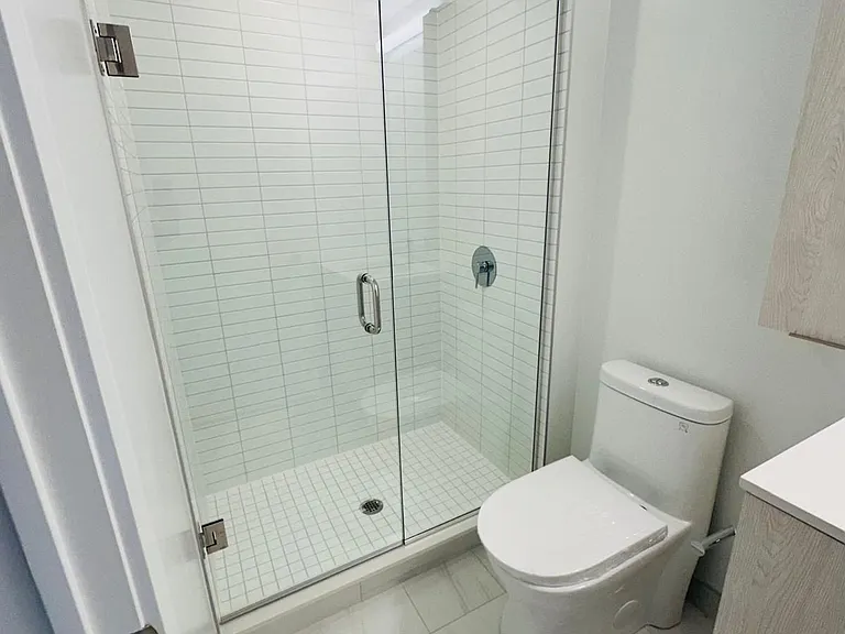 86 Dundas St E #409 — Photo 12