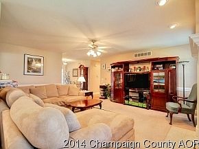 5th image of 702 E Dove Dr