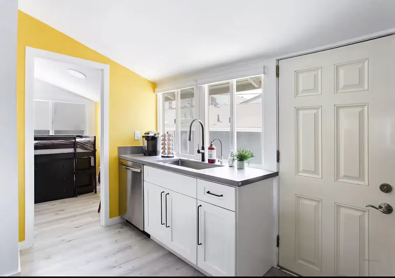 121 N Belmont St — Photo 4