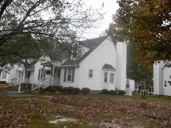 3rd image of 923 S Hornbeam Dr
