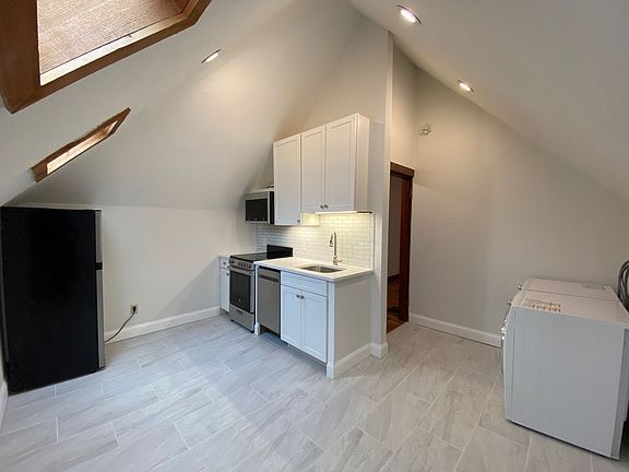 2nd image of 194 King Ave APT E