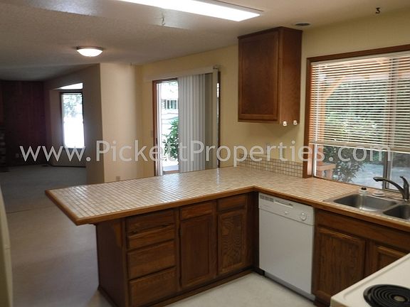 4th image of 8643 Foster Grove Ct NE