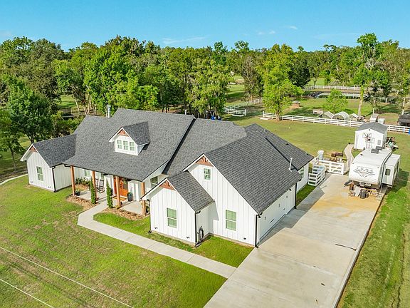 4th image of 206 Black Oak Dr