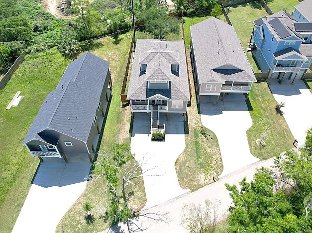 719 Baywood Dr — Photo 40
