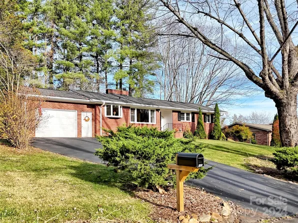 130 Azalea Dr, Waynesville, NC 28786