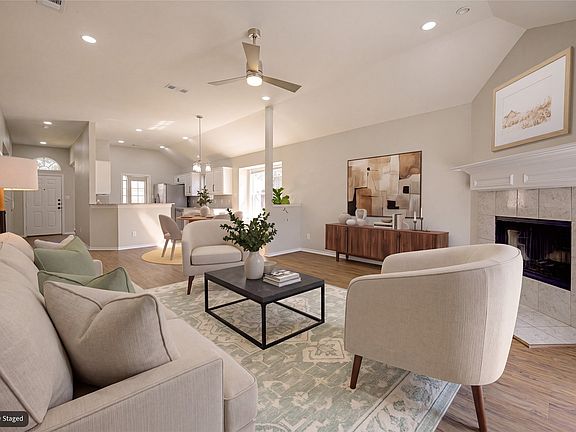 4th image of 562 Continental Dr