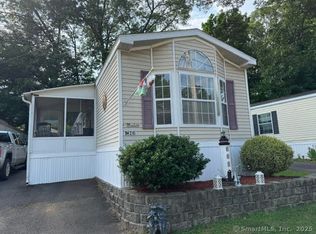 325 Kelly Rd TRAILER M28, Vernon, CT 06066
