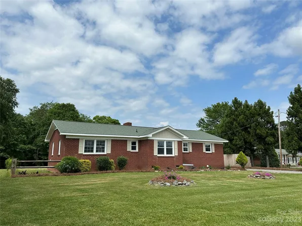 1840 Ratchford Dr, Dallas, NC 28034