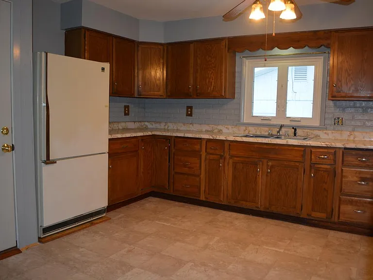 127 Sheldon Ave — Photo 3