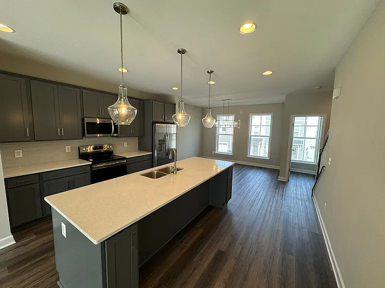 3427 Monterey Dr — Photo 3