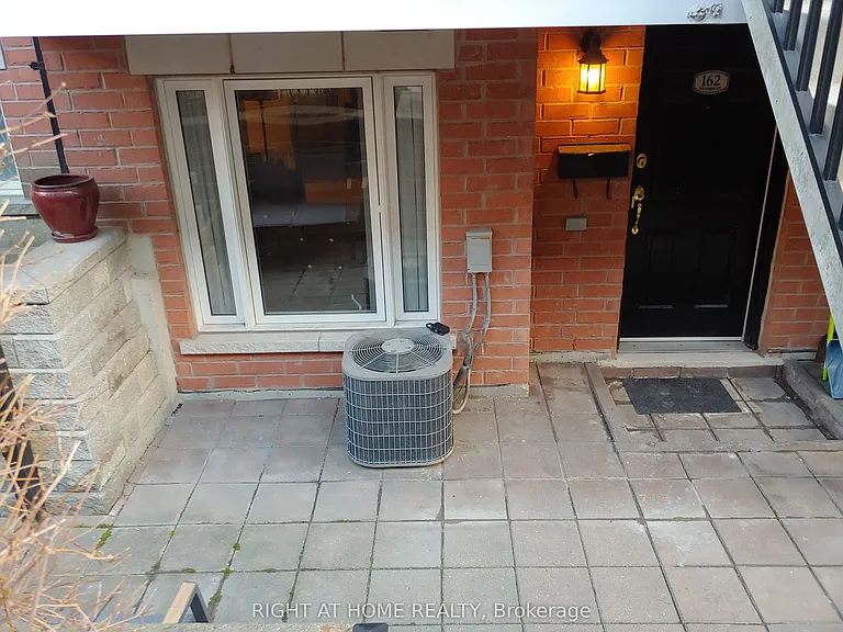 310 John St #162 — Photo 5