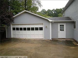 3rd image of 4 Stoney Glen Pl