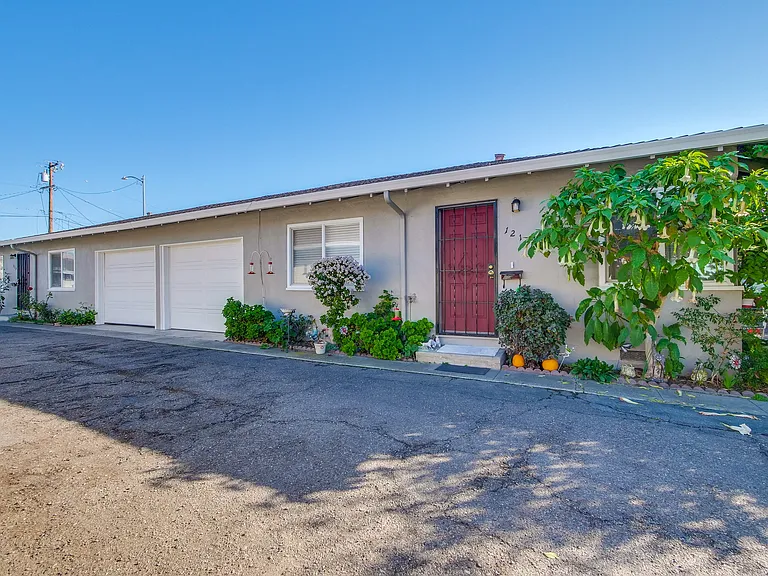 121 S 26th Exterior