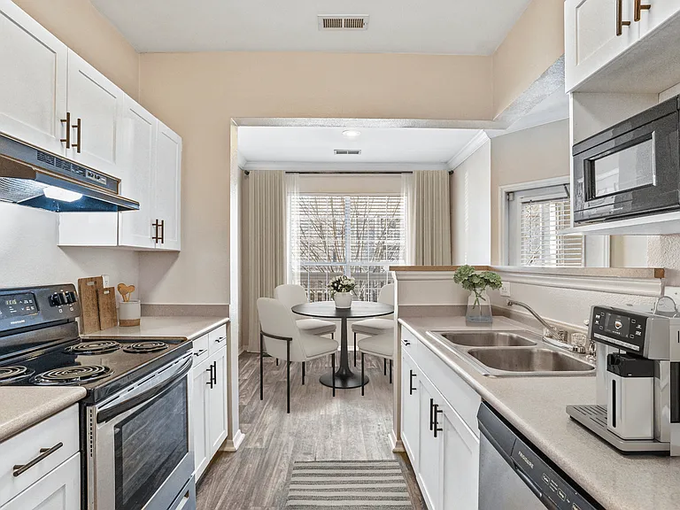 The Lodge at Mallard Creek Apartments — Photo 19