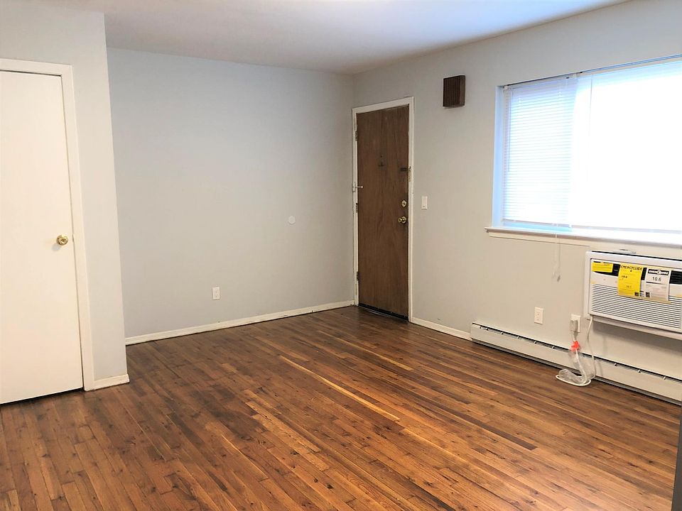 Kitchen / living room combo