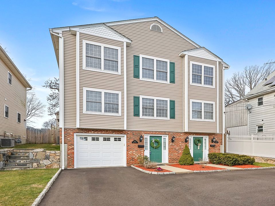 Lovely 2 Bedroom Townhome in Stamford's Cove Section
