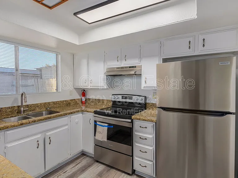 1029 E Bendix Dr — Photo 12