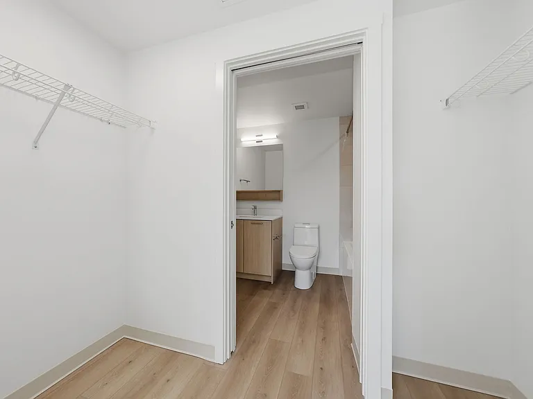 1529 Oxford St — Photo 70
