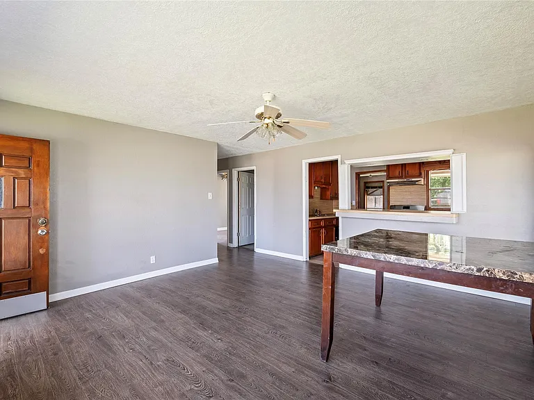 718 E Belmont St — Photo 15