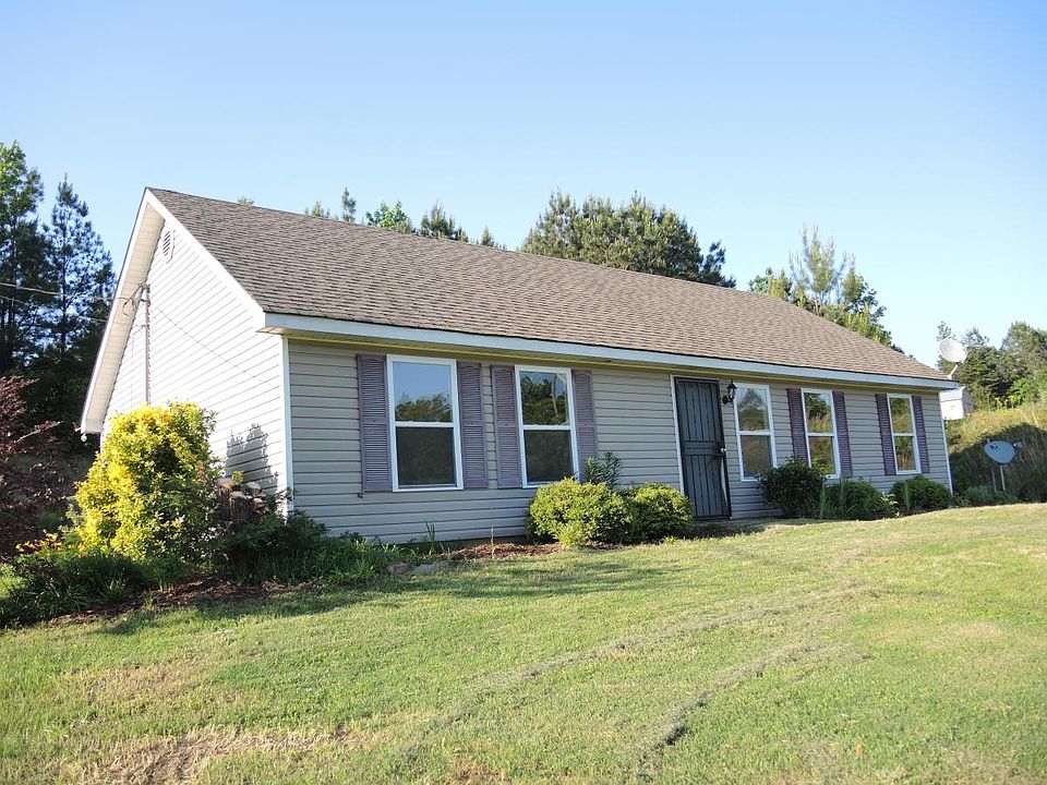 Beautiful country setting with a nice big yard!