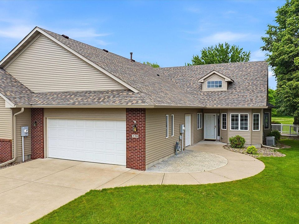 1st image of 228 Goldfinch Ln