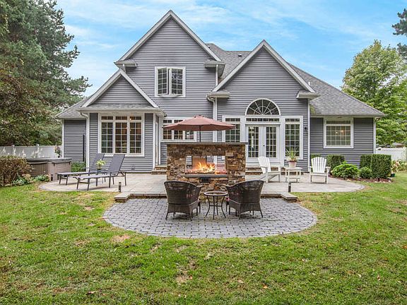3rd image of 4221 Beechwood Ln