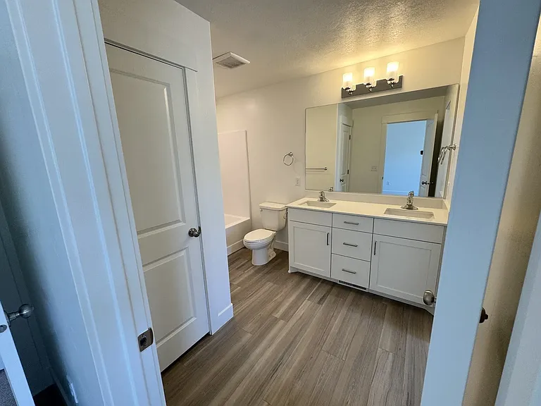 526 S 1215 W — Photo 10