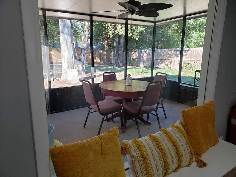 2312 Smuts Dr — Photo 18
