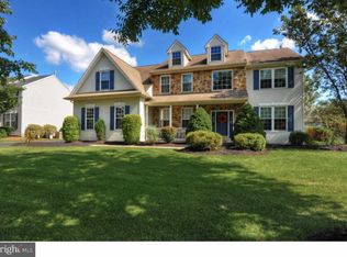 907 Red Coat Farm Dr, Chalfont, PA 18914