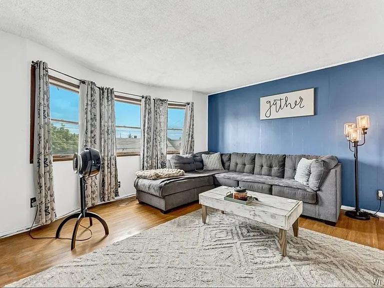 216 Curtiss St #2 — Photo 4