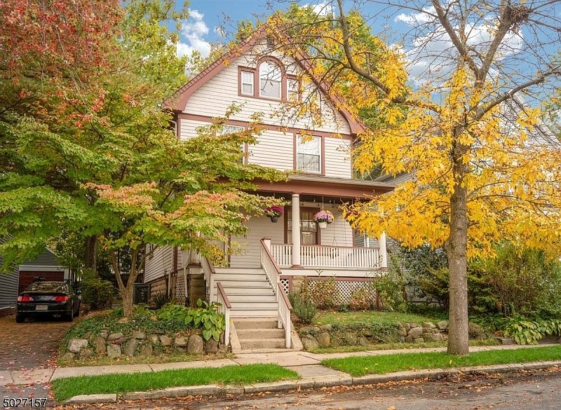 1st image of 262 Waverly Pl