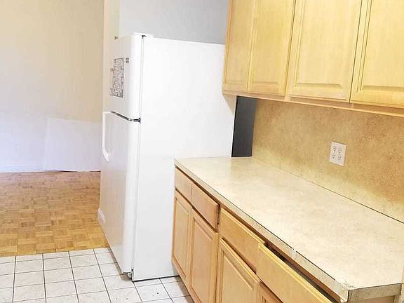 2nd image of 186 Clymer St APT 33