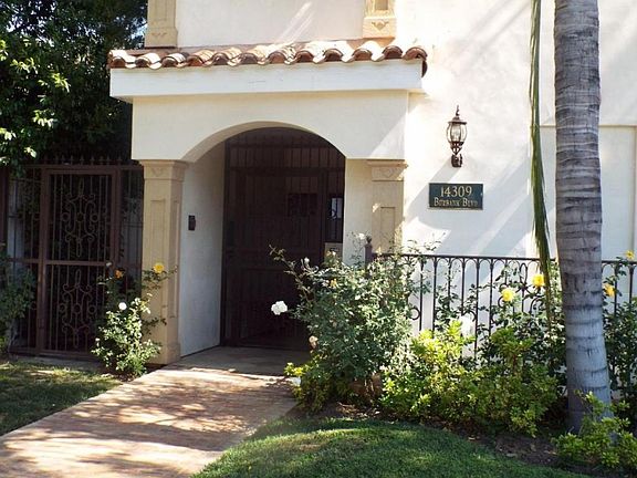 3rd image of 14309 Burbank Blvd APT 402
